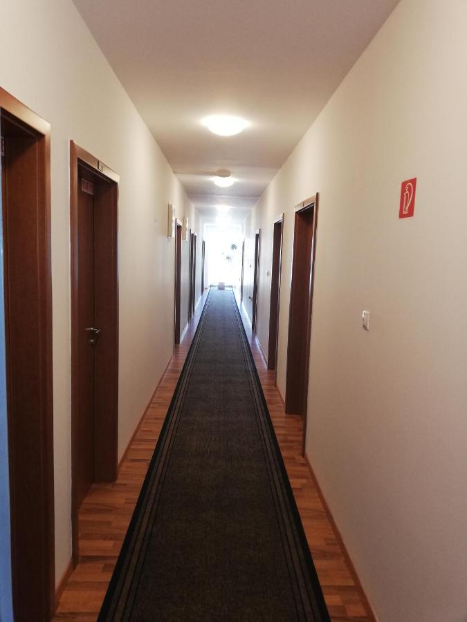 Hotel Arli Senica Exterior photo